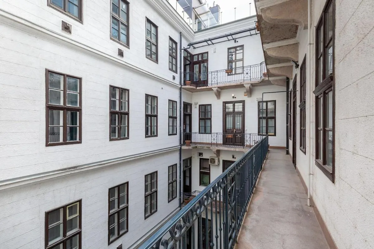 Vr2 Stylish Apartment In The Centre Budapeste
