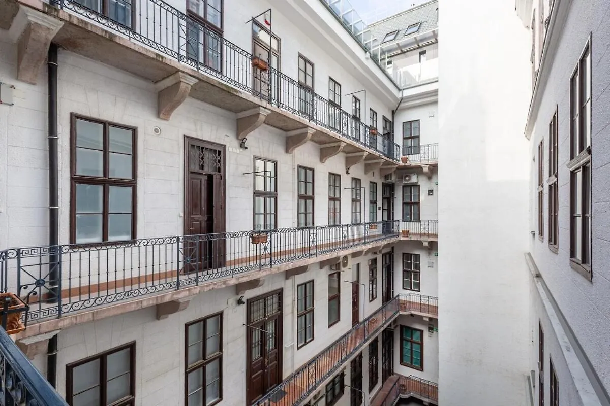 Vr2 Stylish Apartment In The Centre Budapest 0*,